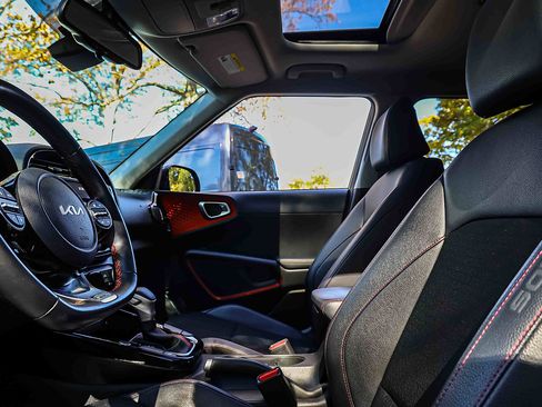 Certified 2023 Kia Soul GT-Line image 8
