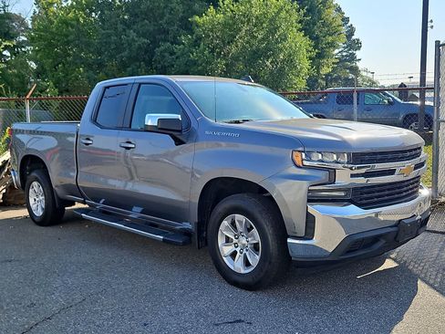 Used 2020 Chevrolet Silverado 1500 LT RWD image 2