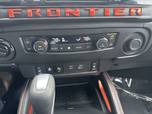 Used 2025 Nissan Frontier PRO-4X w/ Pro Premium Package image 19