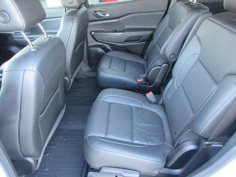 Certified 2022 GMC Acadia SLT image 13