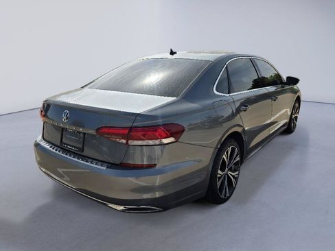 Used 2022 Volkswagen Passat 2.0T SE FWD image 6