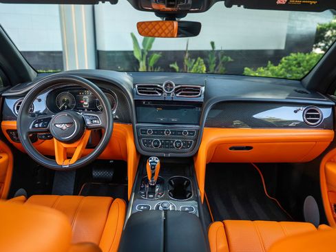 Certified 2023 Bentley Bentayga AWD/4WD image 4