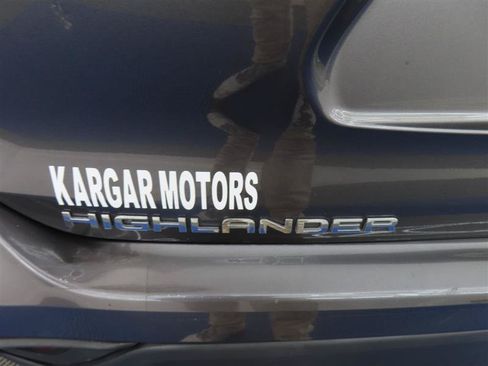 Used 2022 Toyota Highlander XLE FWD image 13