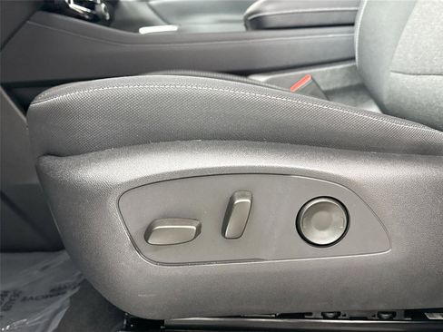 Used 2026 Chevrolet Traverse LT image 30