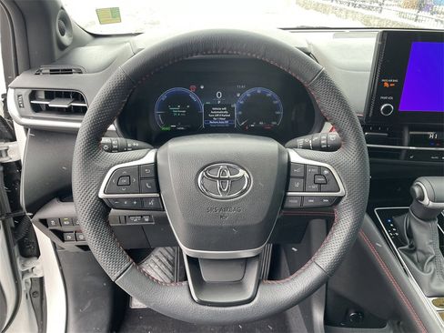 Used 2025 Toyota Sienna XSE image 16