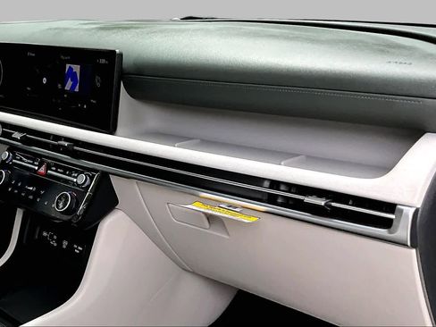 Used 2025 Hyundai Tucson Limited FWD image 19