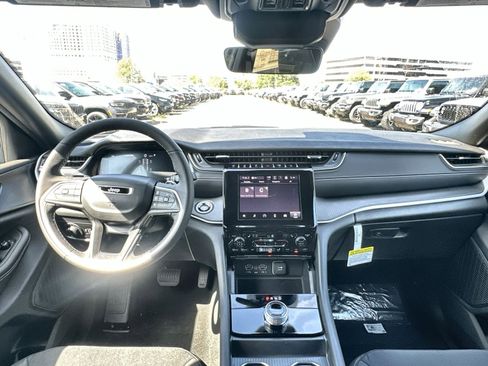 New 2025 Jeep Grand Cherokee Laredo X w/ Luxury Tech Group I image 22