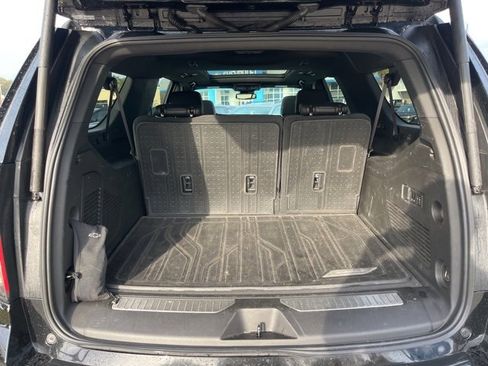 Used 2023 Chevrolet Suburban Z71 w/ Luxury Package image 7
