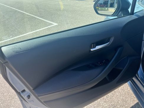 Used 2021 Toyota Corolla LE w/ Carpet Mat Package (TMS) image 17