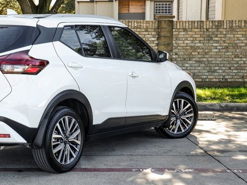 Used 2024 Nissan Kicks SV image 17
