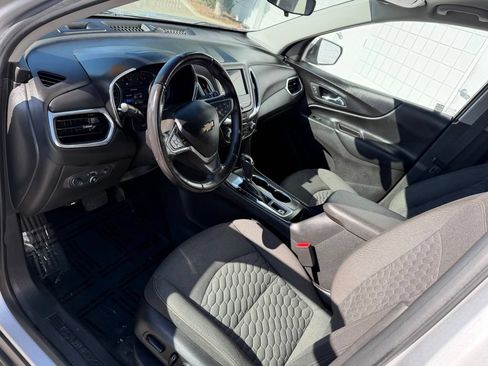 Used 2020 Chevrolet Equinox LT w/ Driver Convenience Package FWD image 2