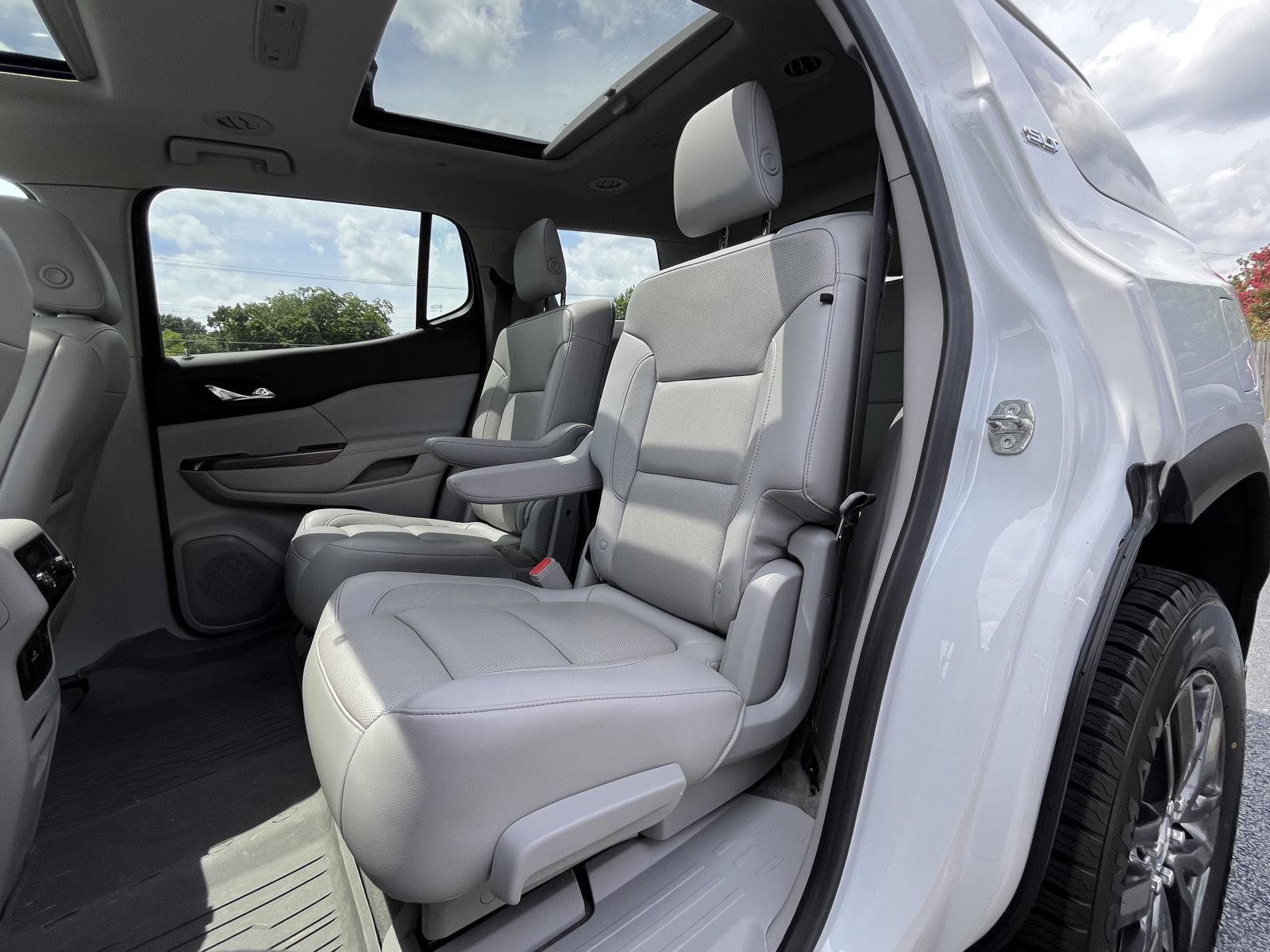 Used 2019 GMC Acadia SLT w/ LPO, Floor Liner Package FWD image 17