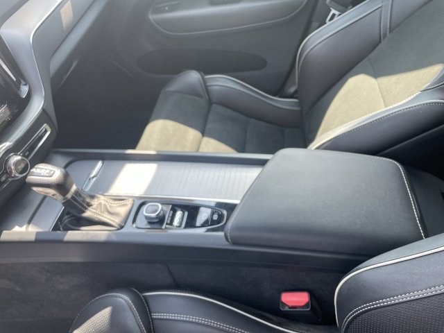 Used 2019 Volvo XC60 T5 R-Design w/ Protection Package Premier FWD image 15