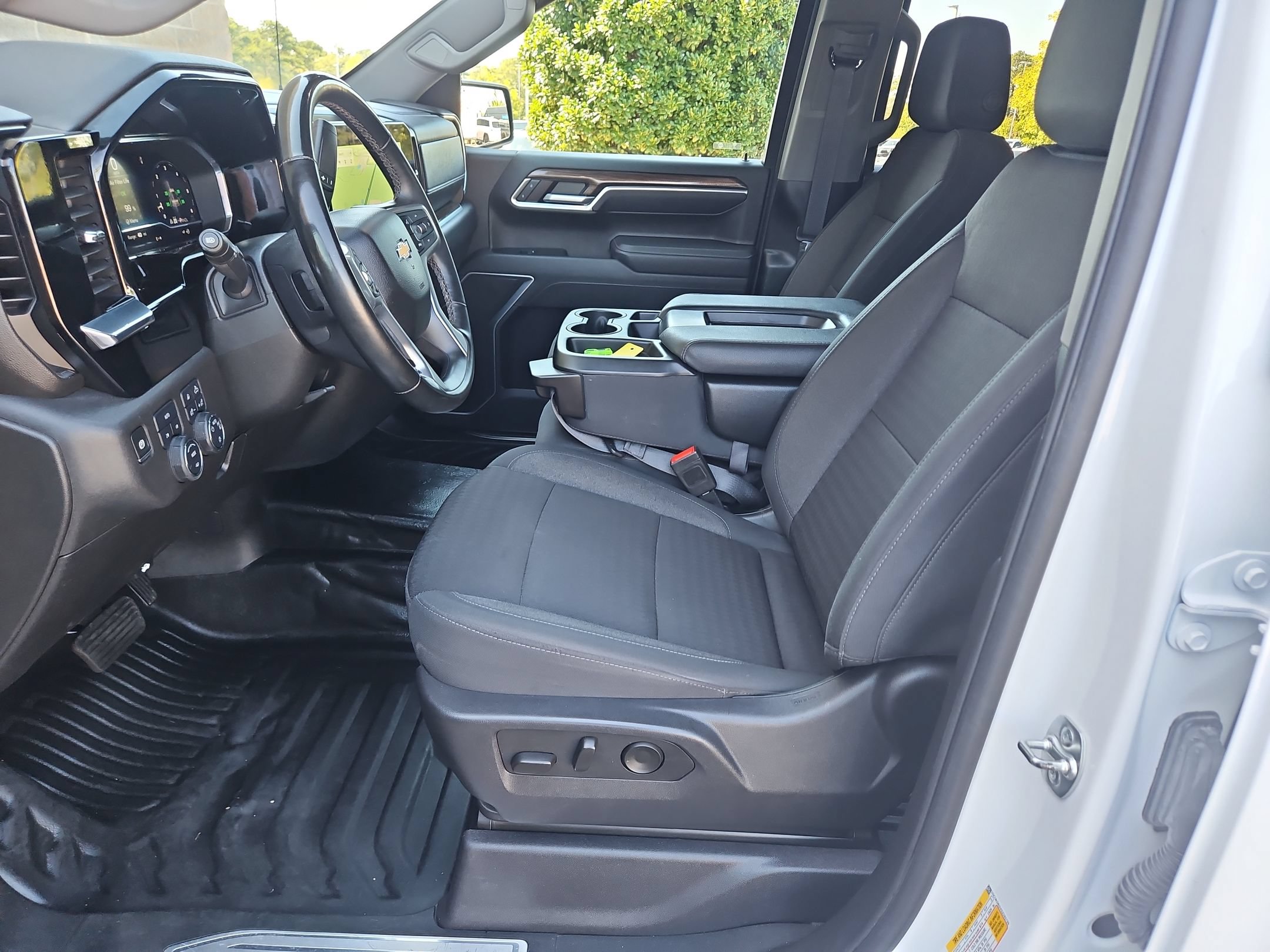 Used 2025 Chevrolet Silverado 1500 LT w/ Safety Package AWD/4WD image 24
