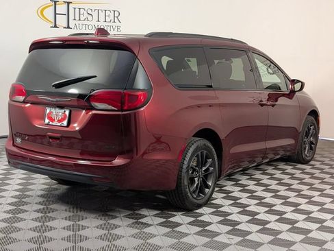 Used 2020 Chrysler Pacifica Touring-L AWD/4WD image 7