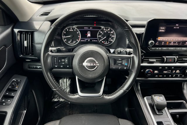 Used 2024 Nissan Pathfinder SV FWD image 18