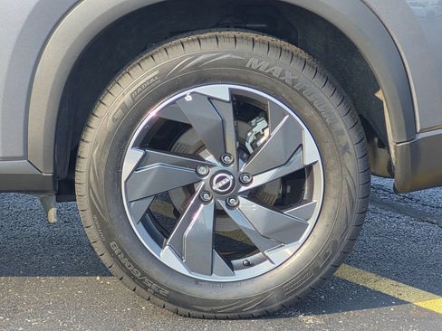 Used 2025 Nissan Rogue SV AWD/4WD image 9