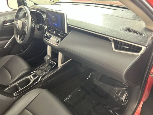Used 2025 Toyota Corolla Cross XLE FWD image 26