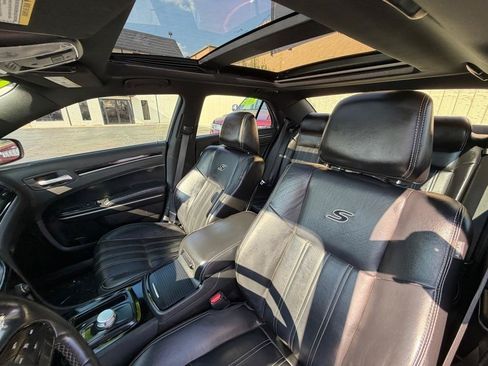 Used 2019 Chrysler 300 S w/ 300S Premium Group RWD image 30