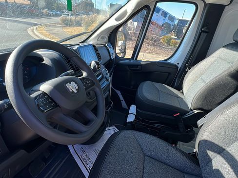 Used 2025 RAM ProMaster 2500 w/ Convenience Group image 19