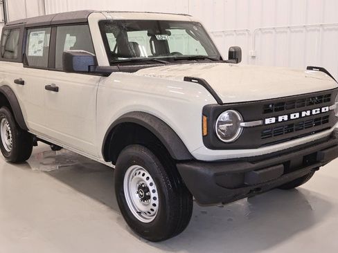 New 2026 Ford Bronco 4-Door image 3