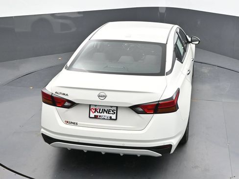 Used 2025 Nissan Altima 2.5 SV FWD image 33