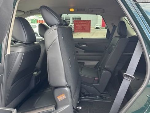 Certified 2024 Nissan Pathfinder SL w/ Black Appearance Package AWD/4WD image 13