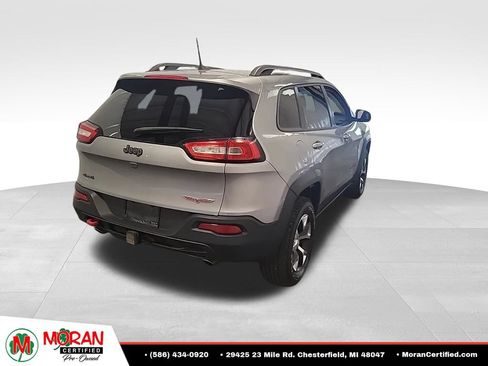 Used 2017 Jeep Cherokee Trailhawk w/ Cold Weather Group AWD/4WD image 4