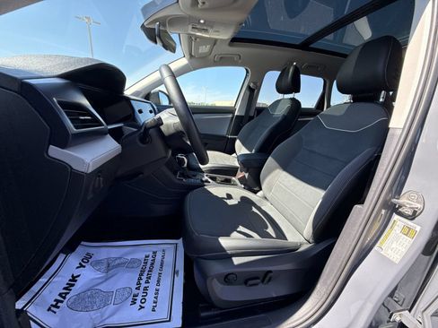 Used 2023 Volkswagen Taos SE w/ Panoramic Sunroof Package AWD/4WD image 14