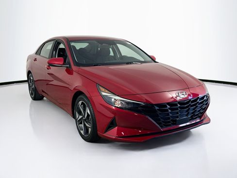 Used 2023 Hyundai Elantra SEL w/ Convenience Package FWD image 3