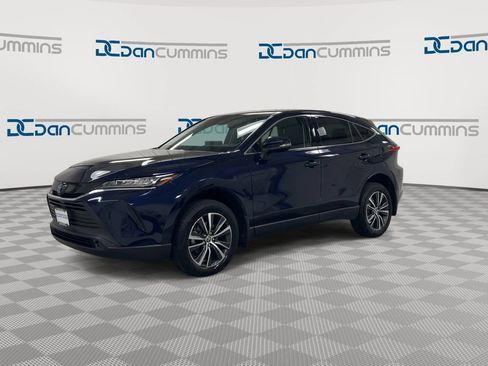 Used 2022 Toyota Venza LE AWD/4WD image 4