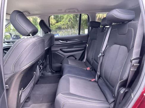 Used 2023 Jeep Grand Cherokee Laredo RWD image 25
