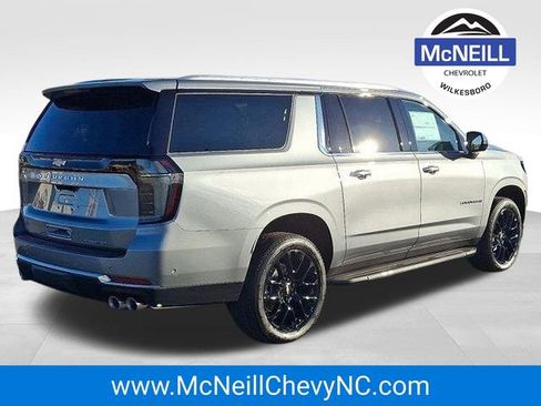 New 2026 Chevrolet Suburban Premier image 3