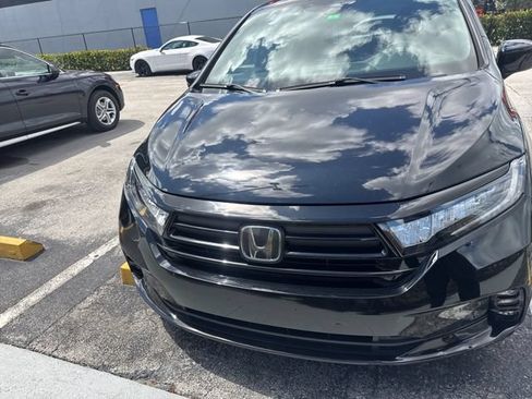 Used 2023 Honda Odyssey Sport image 2