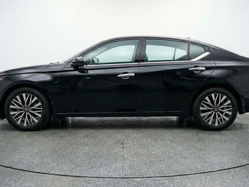 Used 2025 Nissan Altima 2.5 SV image 5