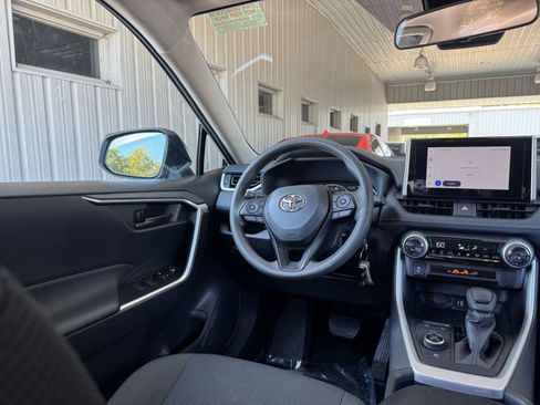 Used 2025 Toyota RAV4 LE image 81