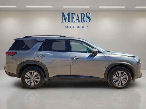 Used 2025 Nissan Pathfinder SV AWD/4WD image 6