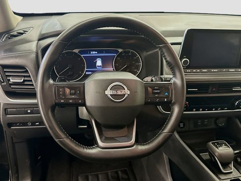 Used 2025 Nissan Rogue SV image 18