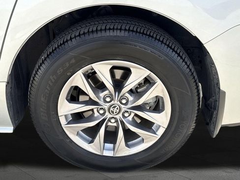Used 2024 Toyota Sienna XLE w/ XLE Plus Package image 23