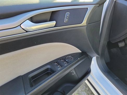 Used 2018 Ford Fusion S image 11