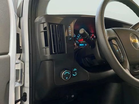 Used 2025 Chevrolet Express 3500 LT w/ LT Preferred Equipment Group RWD image 17