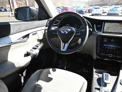 Used 2023 INFINITI QX50 Sensory image 16