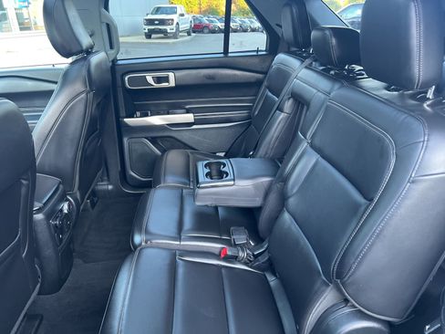 Certified 2022 Ford Explorer XLT w/ Equipment Group 202A image 18