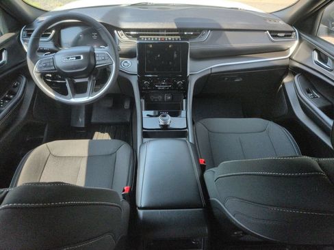 Used 2025 Jeep Grand Cherokee Laredo X w/ Luxury Tech Group I AWD/4WD image 31
