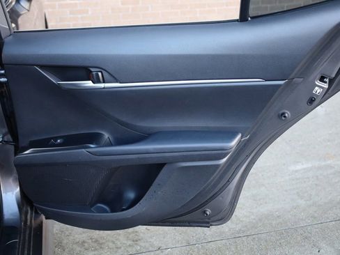 Used 2019 Toyota Camry SE image 19