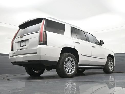 Used 2020 Cadillac Escalade 2WD image 28