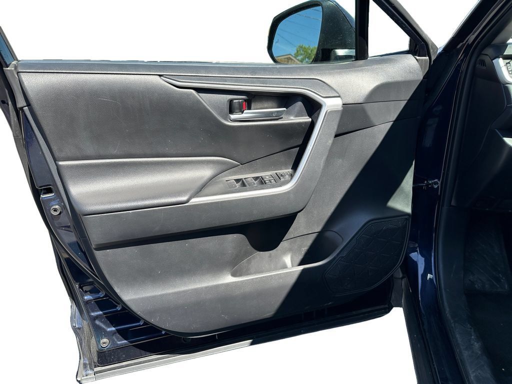 Used 2024 Toyota RAV4 XLE FWD image 17