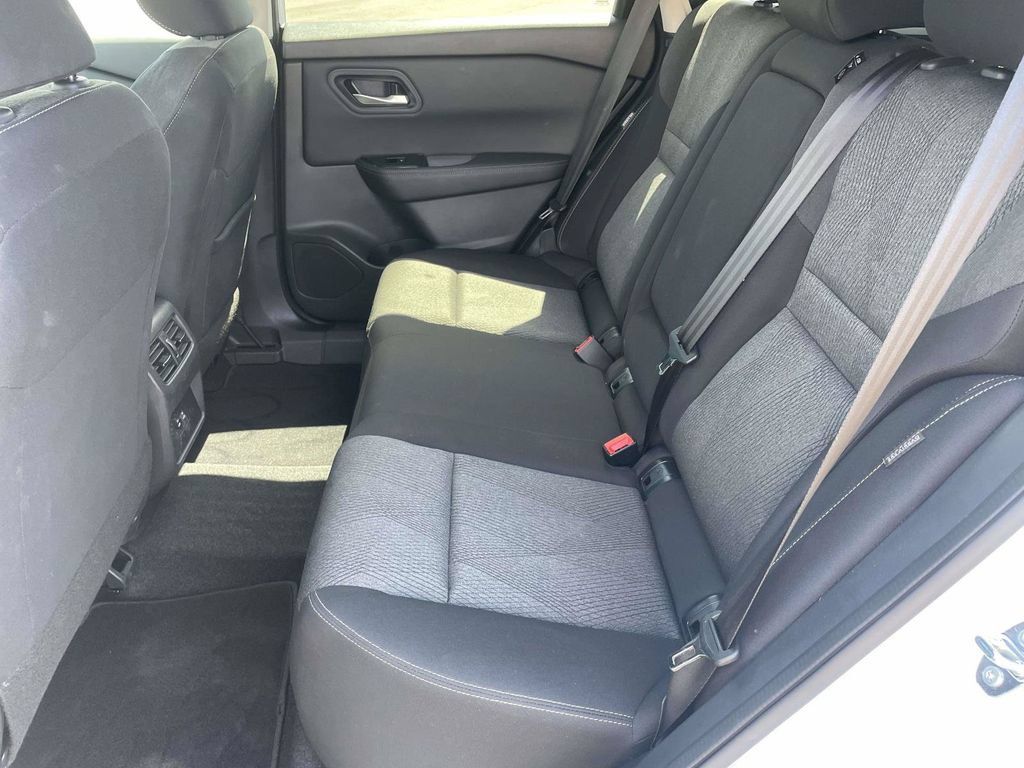 Used 2025 Nissan Rogue SV FWD image 12