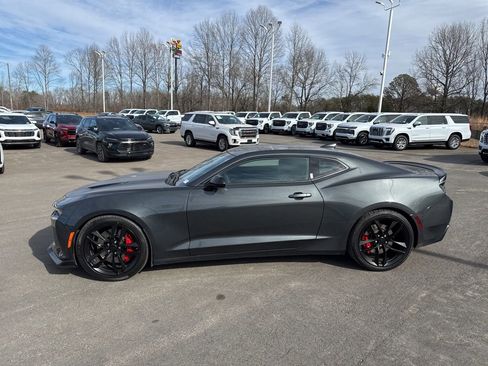 Used 2017 Chevrolet Camaro SS image 2
