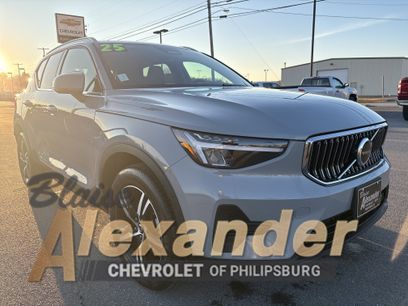 Used 2025 Volvo XC40 B5 Core